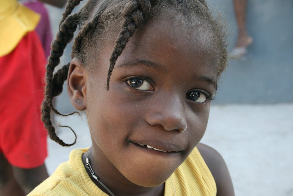 Mädchen in Haiti nach der Katastrophe (Foto: Jürgen Schübelin) Mädchen in Haiti nach der Katastrophe (Foto: Jürgen Schübelin)