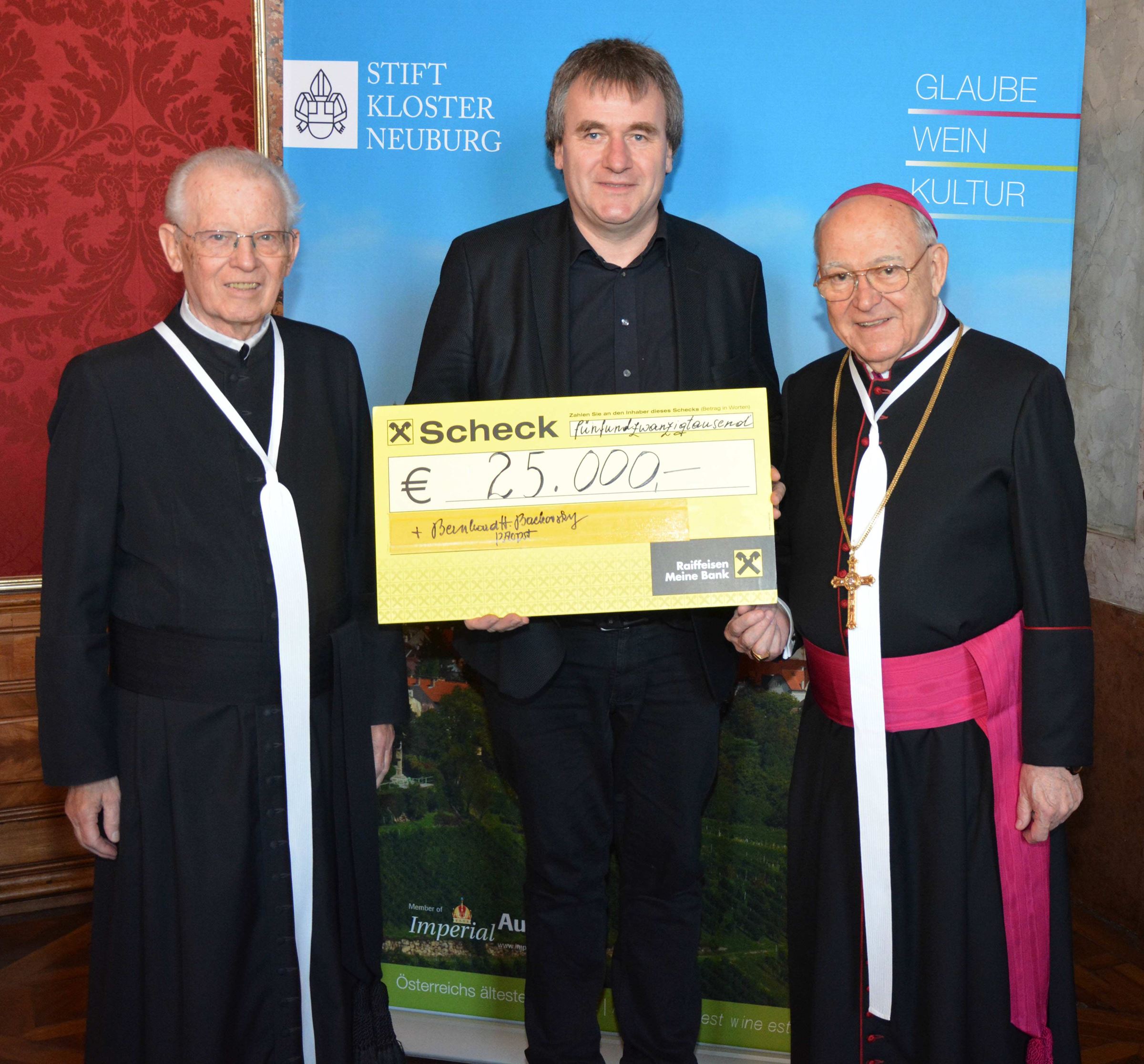 Stift Klosterneuburg Scheckübergabe (Foto: Stift Klosterneuburg) Stift Klosterneuburg Scheckübergabe (Foto: Stift Klosterneuburg)