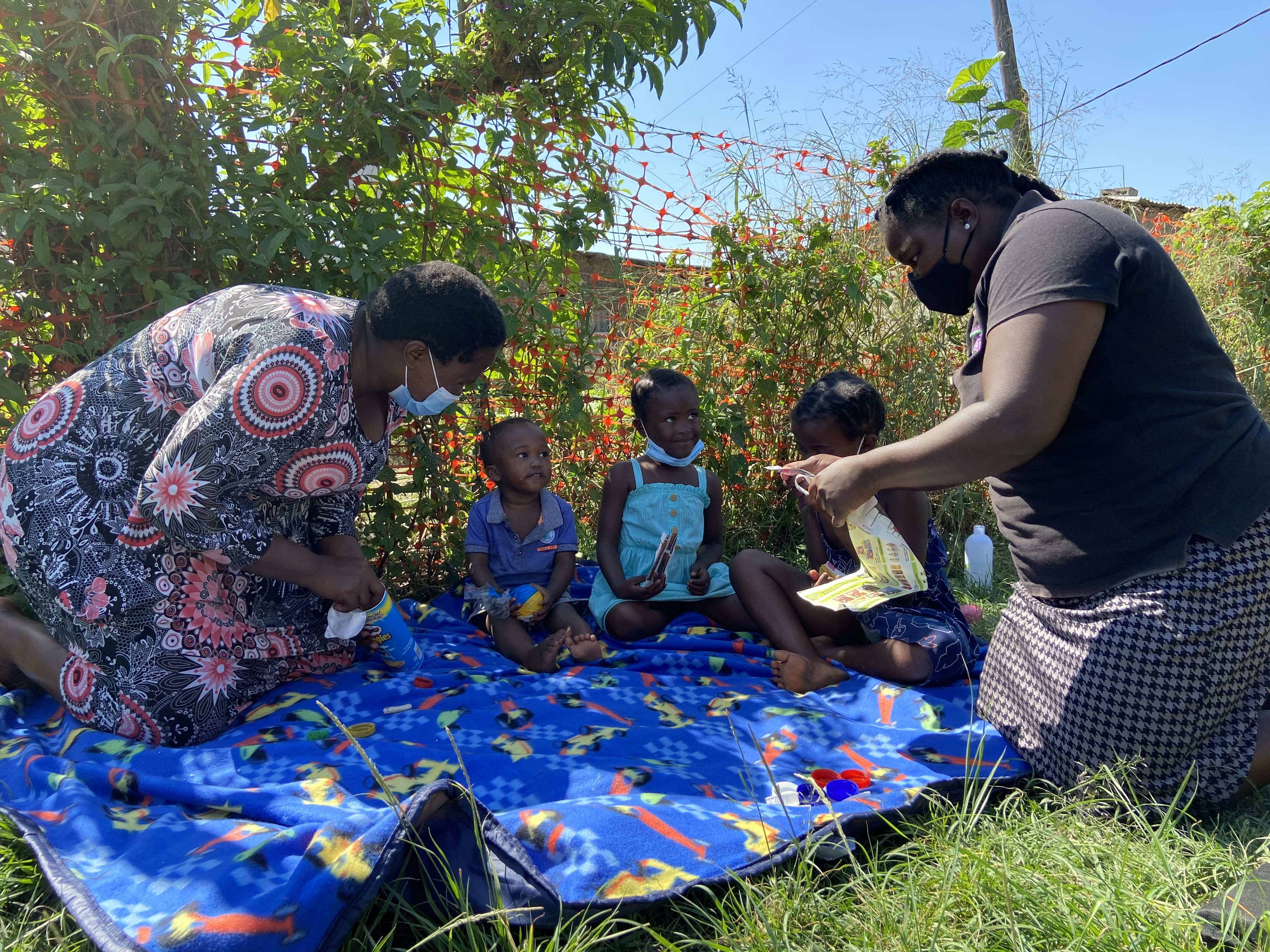 Kinderbetreuung in Südafrika (Foto: Anne Becker) Kinderbetreuung in Südafrika (Foto: Anne Becker)