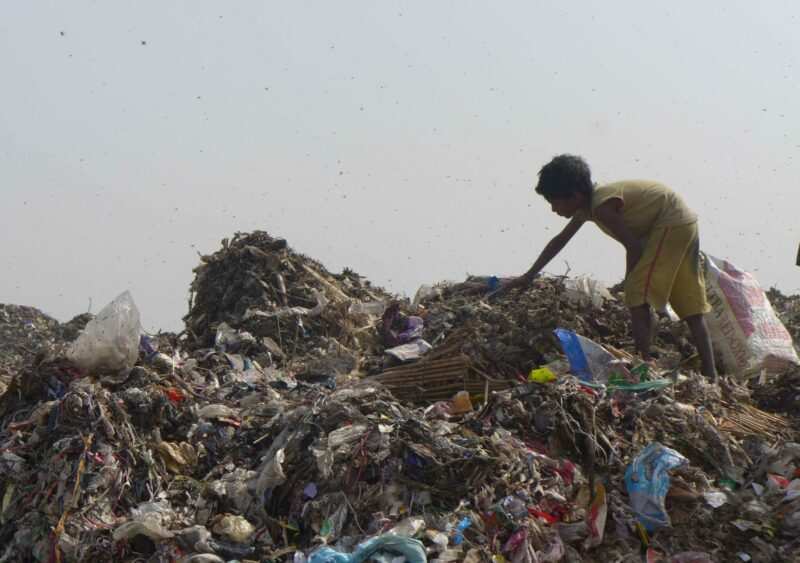 Müllkind in Indien (Foto: Kindernothilfepartner)