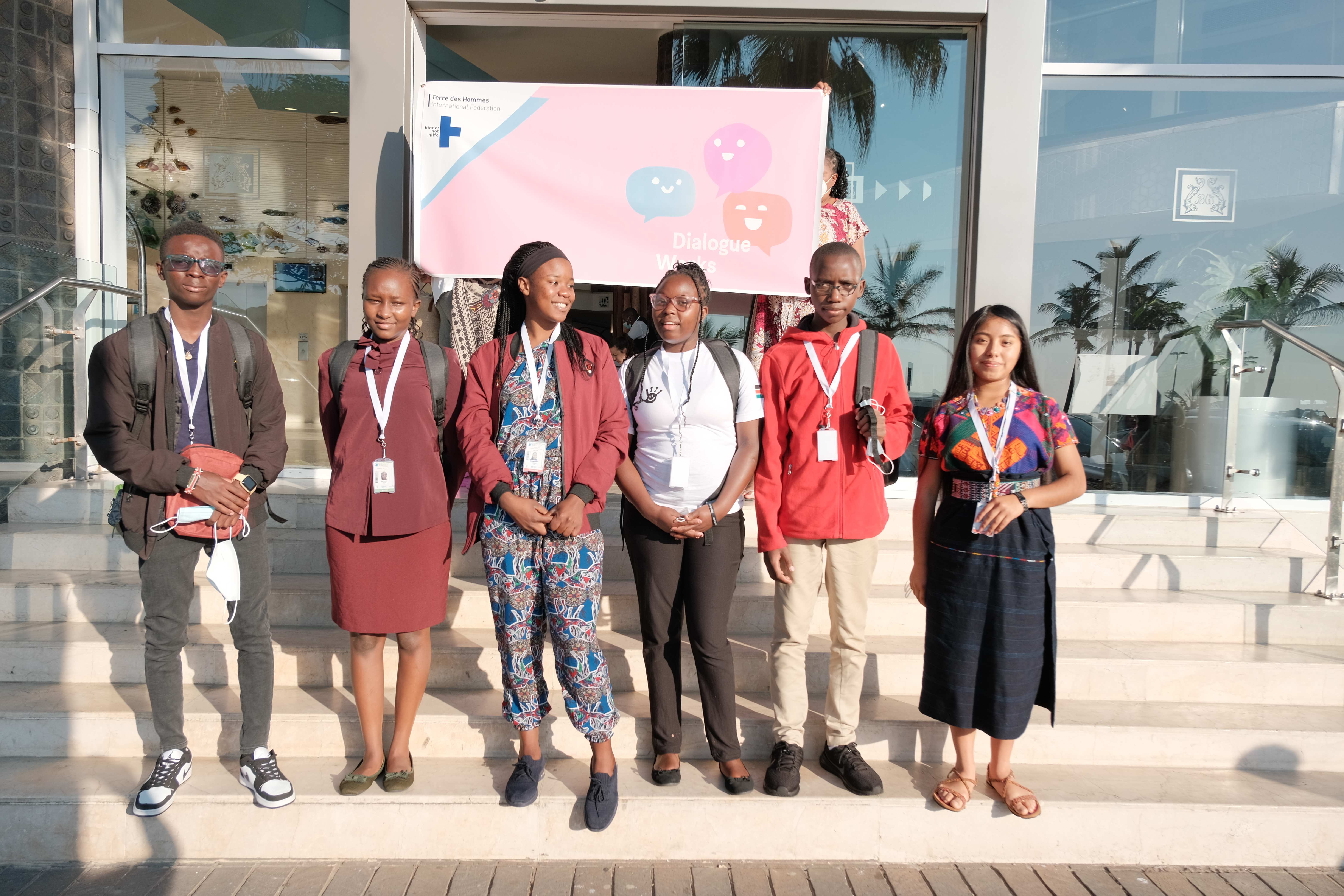 Weltkonferenz gegen Kinderarbeit in Durban, Gruppenfoto der Delegation: v.l.n.r.: Kabwe (Sambia, JCM), Michelle (Kenya, AFCIC), Roshna (African Movement, nicht Teil von Dialogue Works), Jullet (Kenya, WCY), Andrew (Kenya, AFCIC), Ashley (Guatemala, CEIPA)