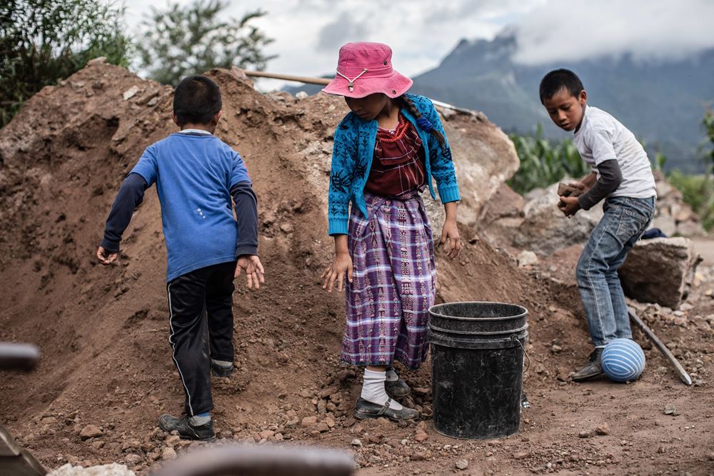 Kinderarbeiter im Steinbruch in Guatemala (Foto: Jakob Studnar)