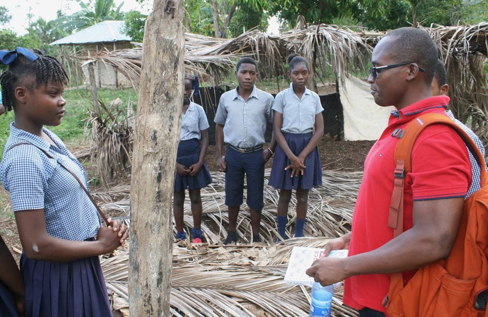 Schüler*innen aus dem Kindernothilfeprojekt in der Nähe von Marigot im Départment Sud-Est (Foto: Jürgen Schübelin) Schüler*innen aus dem Kindernothilfeprojekt in der Nähe von Marigot im Départment Sud-Est (Foto: Jürgen Schübelin)