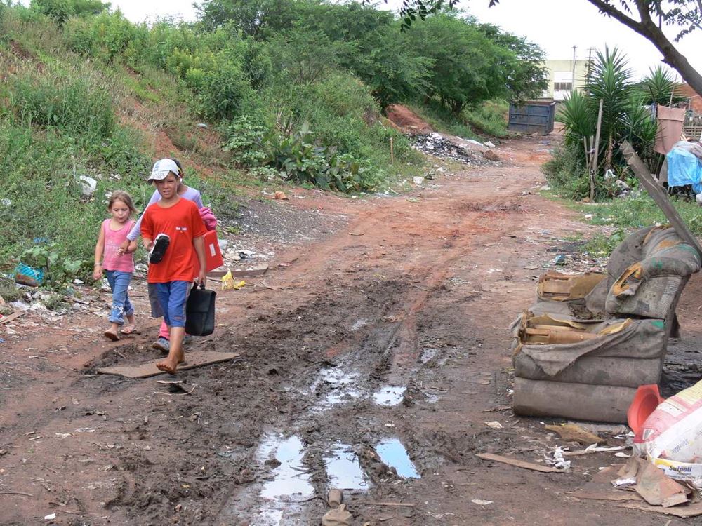 Soziales Long-Covid: Vor allem die Situation von Kindern und Jugendlichen hat sich in Brasilien im Gefolge der Pandemie und dem Fehlen einer engagierten Sozialpolitik unter Präsident Bolsonaro massiv. (Foto: Jürgen Schübelin) Soziales Long-Covid: Vor allem die Situation von Kindern und Jugendlichen hat sich in Brasilien im Gefolge der Pandemie und dem Fehlen einer engagierten Sozialpolitik unter Präsident Bolsonaro massiv. (Foto: Jürgen Schübelin)