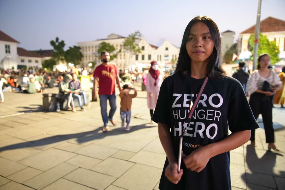 Yuli auf einem großen Platz (Quelle: Jonas Hieronimus) Yuli auf einem großen Platz (Quelle: Jonas Hieronimus)