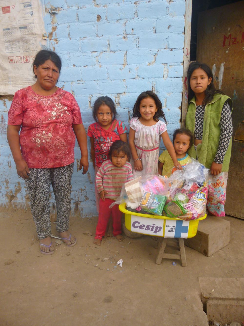 Familie Moran Silva - Verteilung von Hilfsgütern nach der Überschwemmung - Peru nach der Hochwasserkatastrophe im März 2017