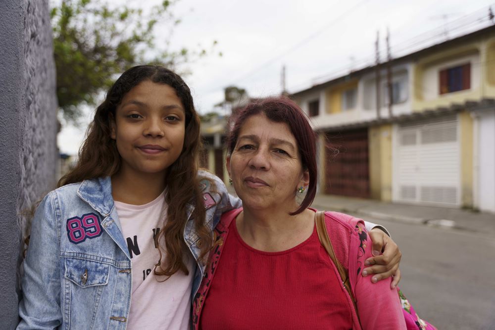 Elienas Mutter Jana begleitet ihre Tochter einmal pro Woche zum Nähworkshop (Quelle: Christian Nusch) Elienas Mutter Jana begleitet ihre Tochter einmal pro Woche zum Nähworkshop (Quelle: Christian Nusch)