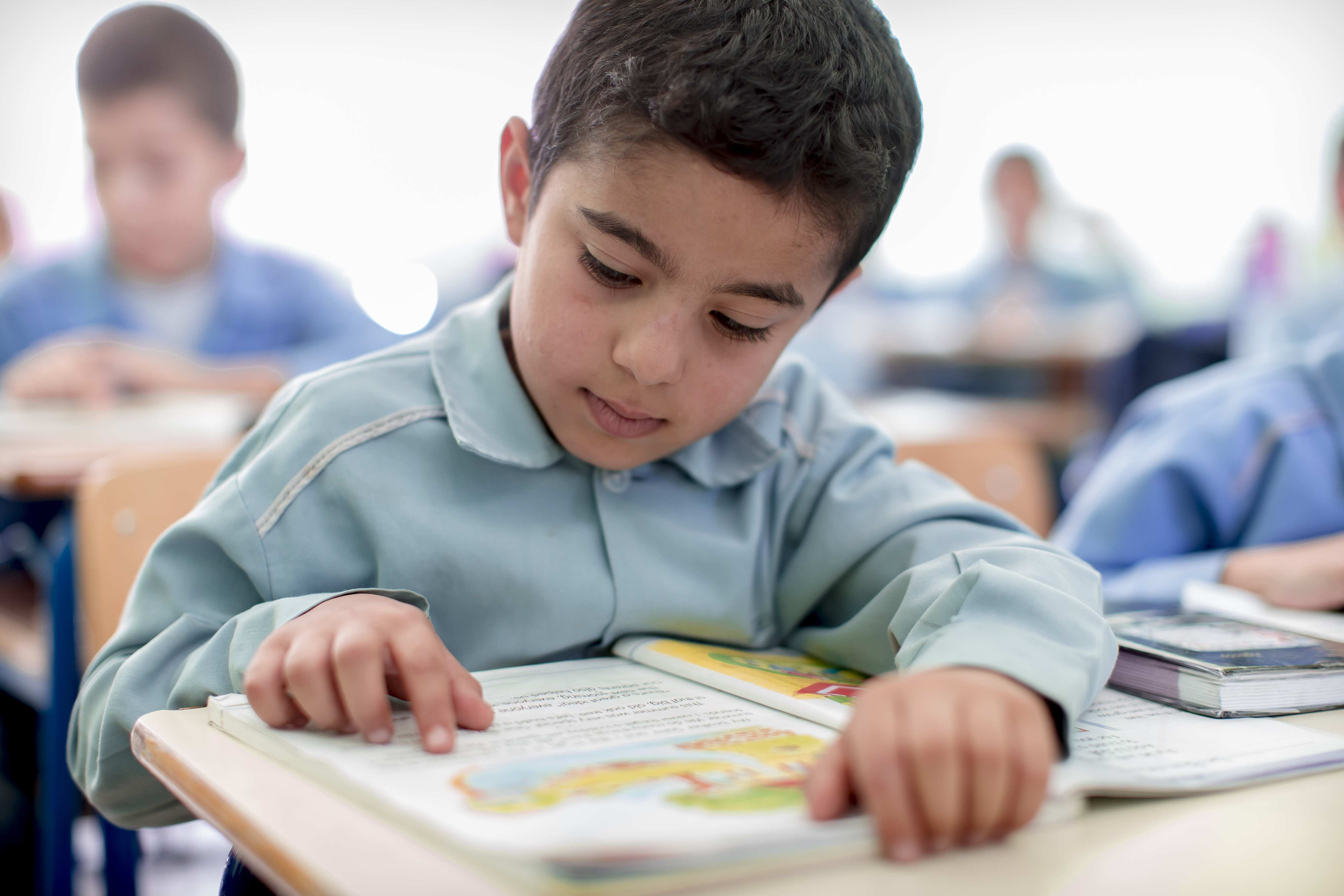 Vorschulkinder beim Leseunterricht in Barout, Libanon (Foto: Jakob Studnar)