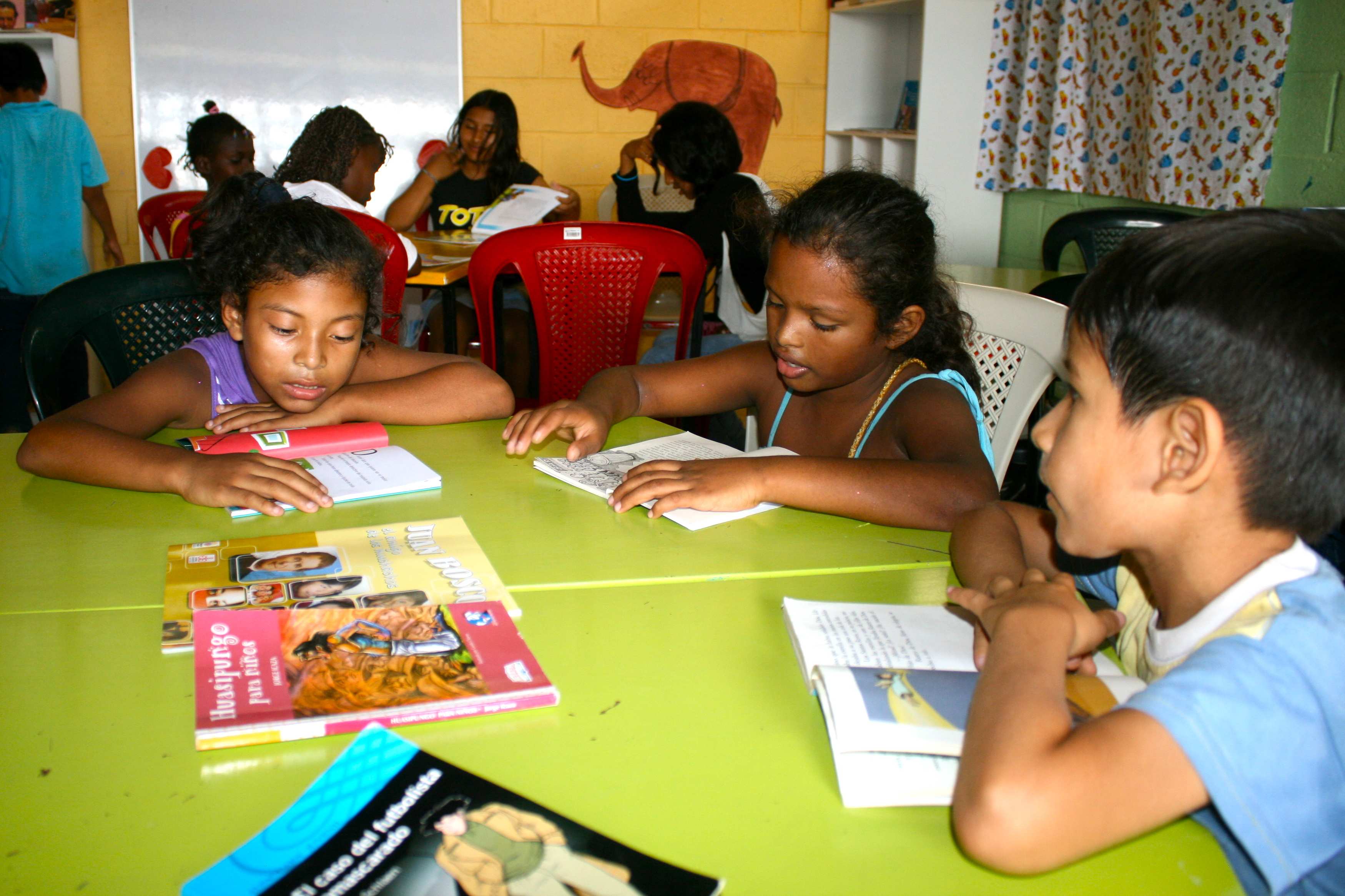 Lesen macht unabhängig. Lesen macht Freude. (Foto: Kindernothilfe)