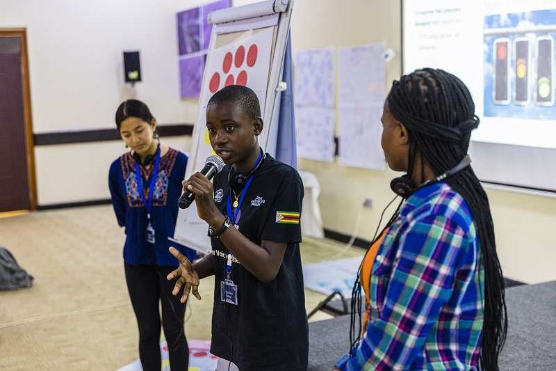 Diese Kinder haben etwas zu sagen, und sie haben auch keine Scheu, es vor Regierungsvertretenden vorzutragen (Quelle: Martin Bondzio) Diese Kinder haben etwas zu sagen, und sie haben auch keine Scheu, es vor Regierungsvertretenden vorzutragen (Quelle: Martin Bondzio)