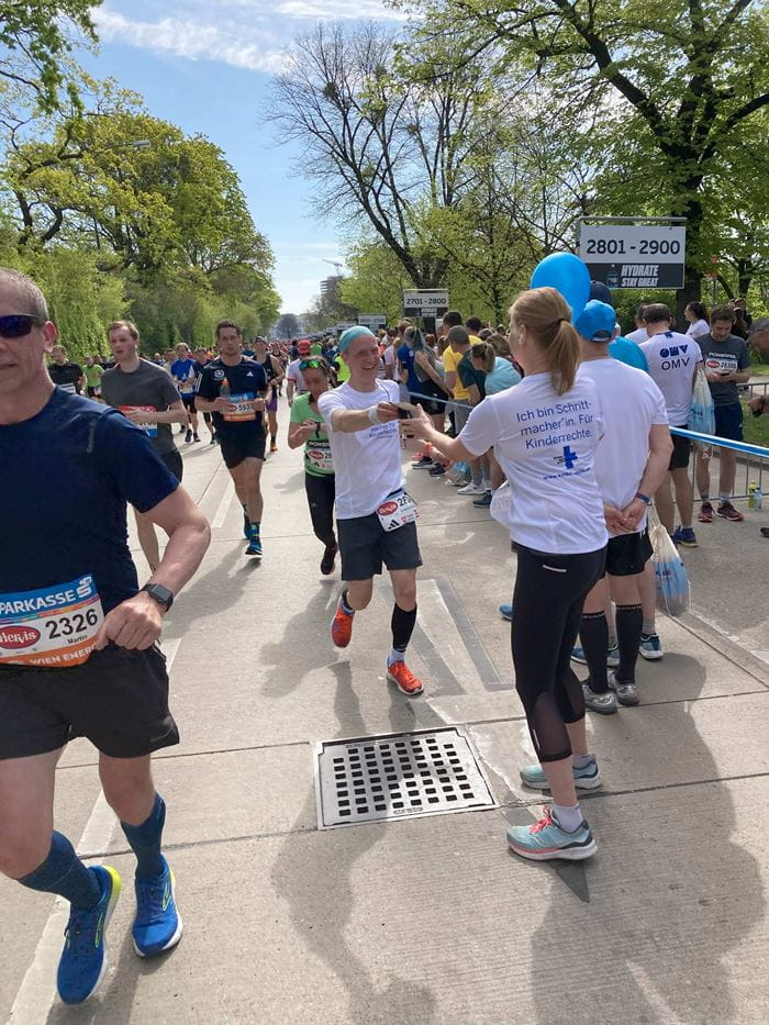 VCM 2023. Michael und Iris waren Schrittmacher*in. Für Kinderrechte. VCM 2023. Michael und Iris waren Schrittmacher*in. Für Kinderrechte.