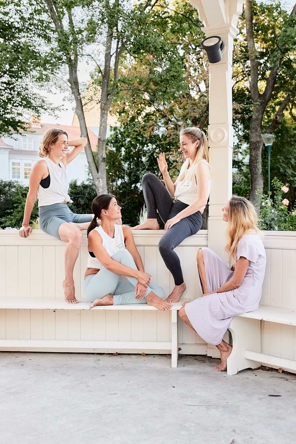 Das Team von Maktub Yoga lebt einen achtsamen Umgang mit sich selbst und anderen (Foto: Nina Nagy Photography) Das Team von Maktub Yoga lebt einen achtsamen Umgang mit sich selbst und anderen (Foto: Nina Nagy Photography)