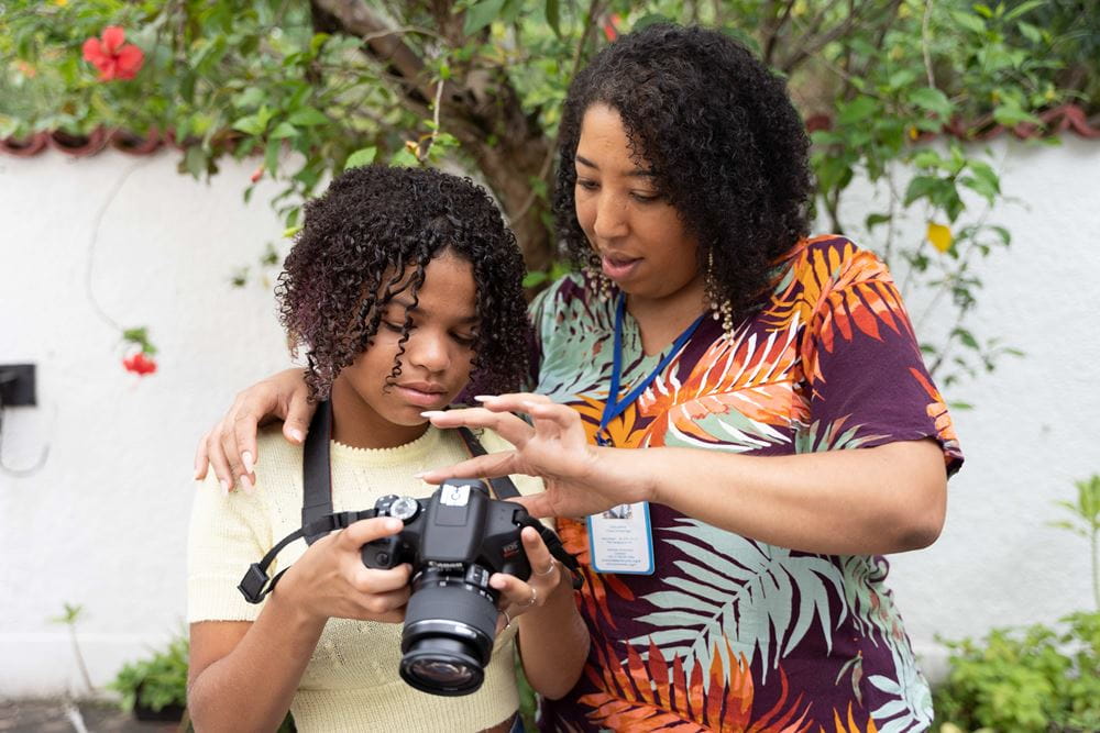 Kursleiterin Thais Alvarenga mit Hasa (Quelle: Christian Nusch) Kursleiterin Thais Alvarenga mit Hasa (Quelle: Christian Nusch)