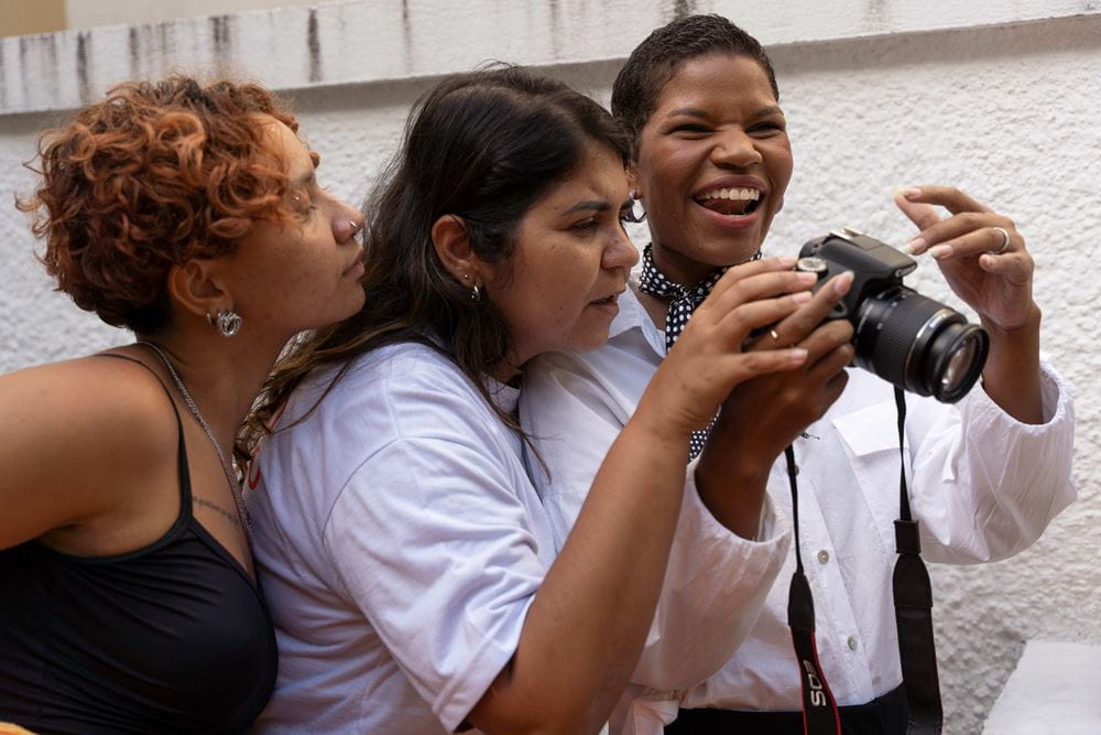 Wer fotografiert wurde, will natürlich anschließend auch die Fotos sehen (Quelle: Christian Nusch) Wer fotografiert wurde, will natürlich anschließend auch die Fotos sehen (Quelle: Christian Nusch)