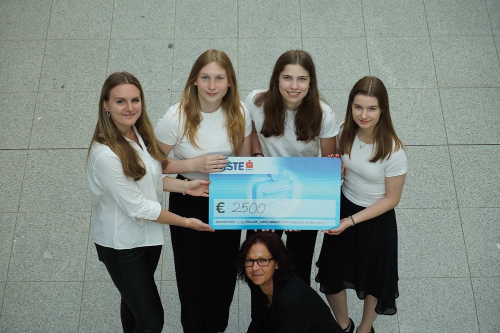 Die Arbeit der vier empathischen Schülerinnen macht nicht nur Kolleg*innen Freude, sondern auch Kindern in Bihar (Foto: Kindernothilfe Österreich) Die Arbeit der vier empathischen Schülerinnen macht nicht nur Kolleg*innen Freude, sondern auch Kindern in Bihar (Foto: Kindernothilfe Österreich)