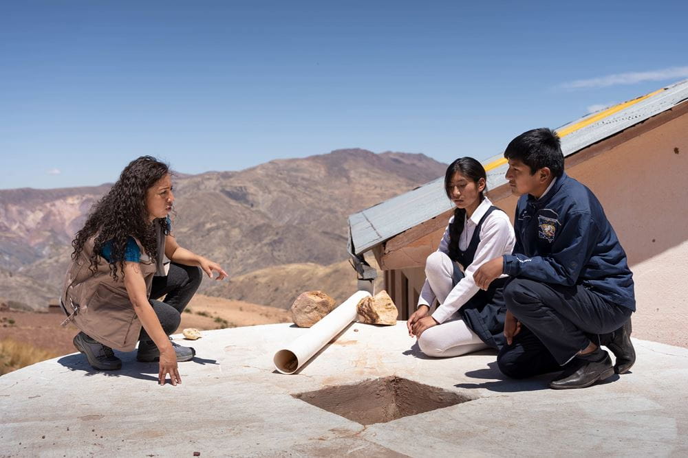 Sandra von Norsur, Franco und Ailyn hocken oben auf einem Wasserernter (Quelle: Christian Nusch) Sandra von Norsur, Franco und Ailyn hocken oben auf einem Wasserernter (Quelle: Christian Nusch)