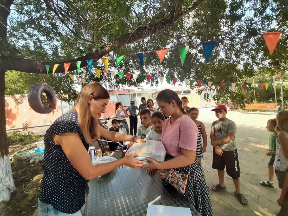 Schulpaketverteilung 2022 (Foto: CONCORDIA Sozialprojekte Österreich) Schulpaketverteilung 2022 (Foto: CONCORDIA Sozialprojekte Österreich)