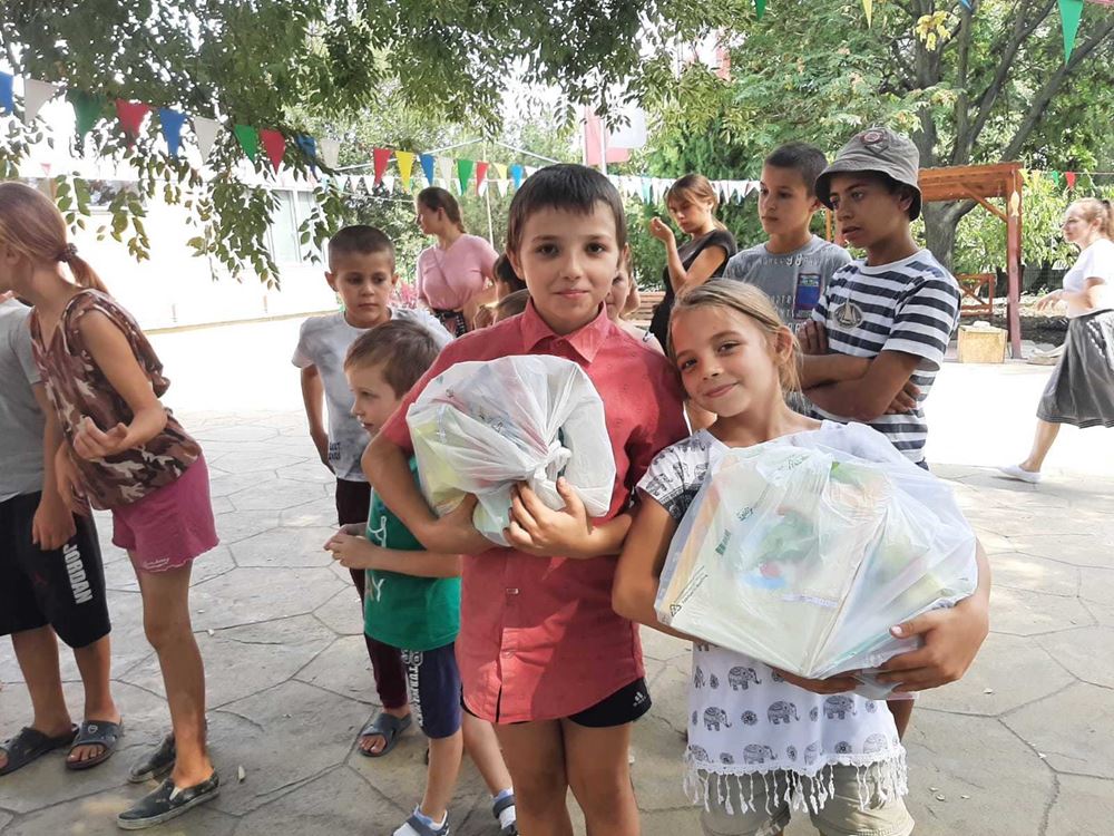 Schulpaketverteilung 2022 (Foto: CONCORDIA Sozialprojekte Österreich) Schulpaketverteilung 2022 (Foto: CONCORDIA Sozialprojekte Österreich)