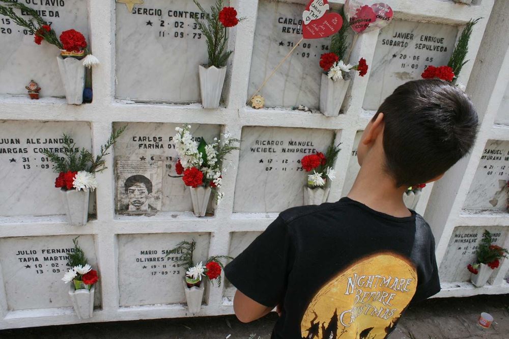 Das Urnenfeld der am 11. September 1973 und danach Ermordeten auf dem Zentralfriedhof in Santiago de Chile (Foto: Jürgen Schübelin)