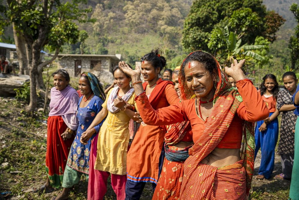 "Wir ziehen alle am selben Strang, helfen uns gegenseitig, lachen und weinen zusammen. Wir sind der Motor unserer Gemeinschaft" (Foto: Julia Brunner) "Wir ziehen alle am selben Strang, helfen uns gegenseitig, lachen und weinen zusammen. Wir sind der Motor unserer Gemeinschaft" (Foto: Julia Brunner)