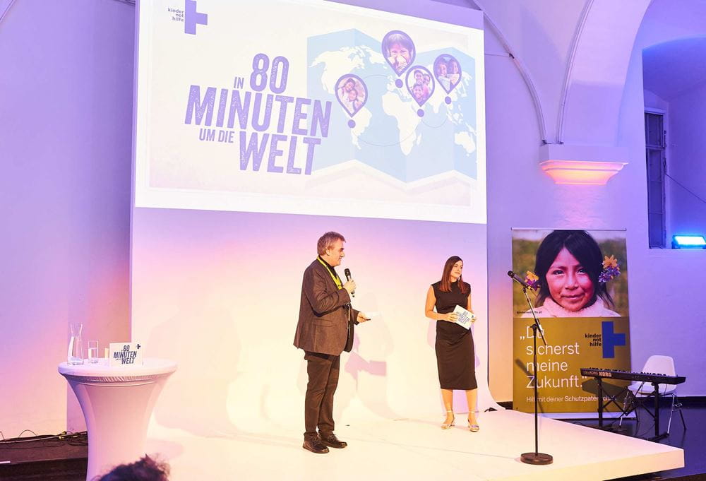 Julia Kogler und Gottfried Mernyi eröffnen einen kurzweiligen Abend (Foto: Andreas Zop) Julia Kogler und Gottfried Mernyi eröffnen einen kurzweiligen Abend (Foto: Andreas Zopf)