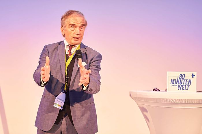 Der bekannte österreichische Entertainer MagicChristian sorgt für gute Stimmung während der Benefiz-Auktion (Foto: Andreas Zopf) Der bekannte österreichische Entertainer MagicChristian sorgt für gute Stimmung während der Benefiz-Auktion (Foto: Andreas Zopf)