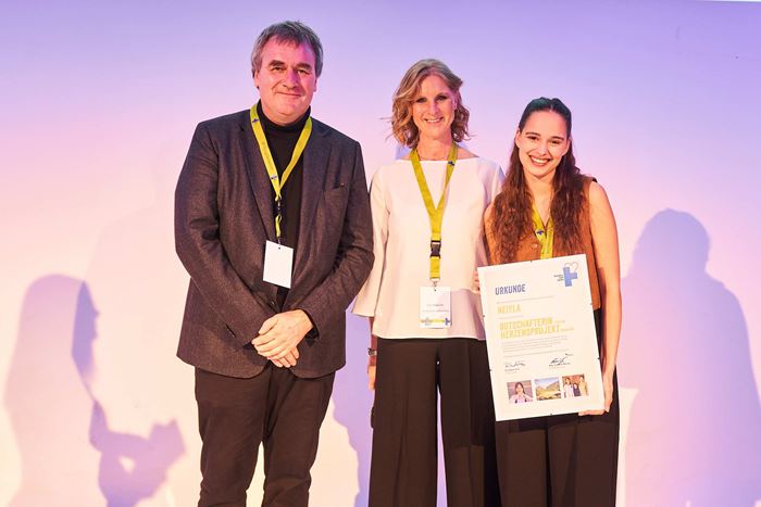 Neiyla widmet ihren Song "Unthinkable" dem Kindernothilfe-Herzensprojekt (Foto: Fabian Zebenholzer) Neiyla widmet ihren Song "Unthinkable" dem Kindernothilfe-Herzensprojekt und wird die erste Kindernothilfe-Herzensprojekt-Botschafterin(Foto: Andreas Zopf)