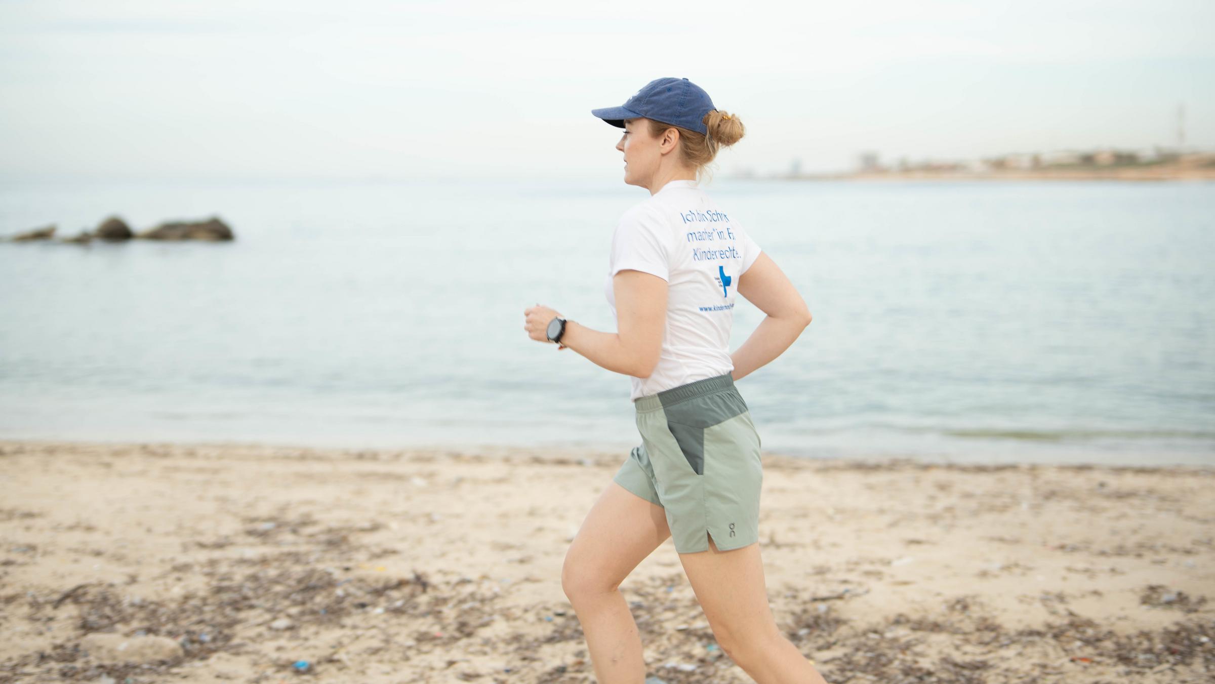 Veronika macht sich laufend für Kinderrechte stark (Foto: amsartmedia)