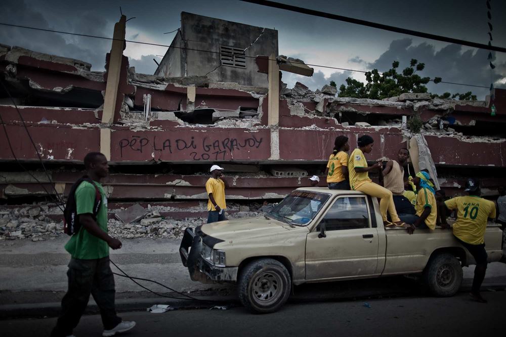 Menschen in den Strassen von Port au Prince (Foto: Jakob Studnar) Menschen in den Strassen von Port au Prince (Foto: Jakob Studnar)