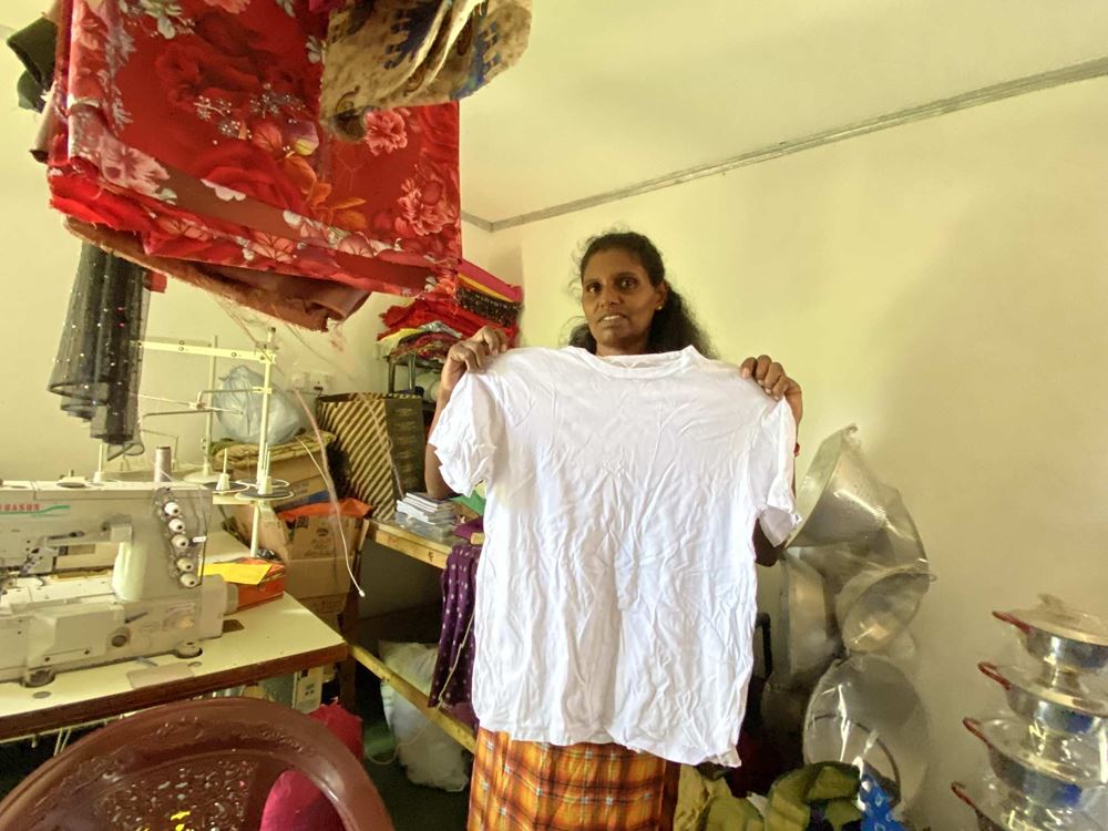 Sri-lankesische Näherin (Foto: Kindernothilfe) Sri-lankesische Näherin (Foto: Kindernothilfe)