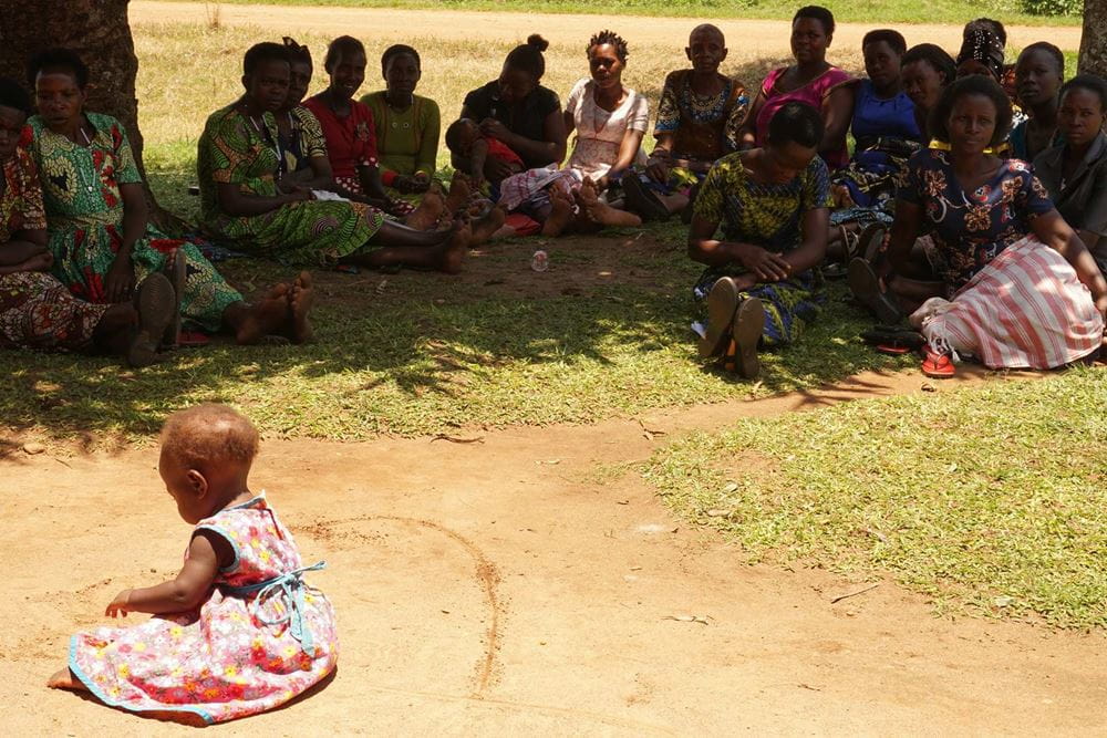 Treffen einer Frauenselbsthilfegruppe. (Foto: Andreas Wagner) SHG-Treffen in Uganda (Foto: Kindernothilfe)