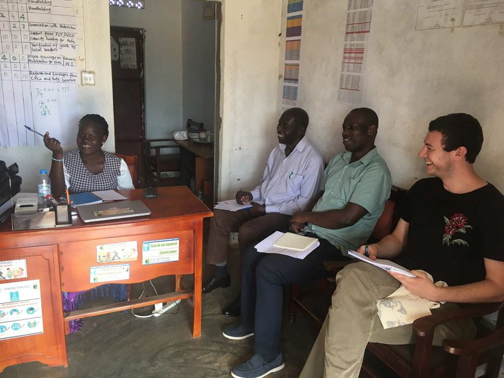 Kindernothilfe Mitarbeitende in Uganda (Foto: Andreas Wagner) Lokaler Projektpartner aus Uganda (Foto: Kindernothilfe)