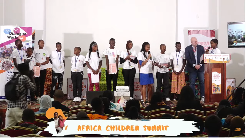 Übergabe der Kigali Declaration in Kenia (Foto: Kindernothilfepartner) Übergabe der Kigali Declaration in Kenia (Foto: Kindernothilfepartner)