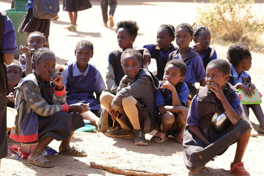 Ohne das Schulspeisungsprogramm der Kindernothilfe hätten die Kinder nichts zu essen (Foto: Kindernothilfe) Ohne das Schulspeisungsprogramm der Kindernothilfe hätten die Kinder nichts zu essen (Foto: Kindernothilfe)
