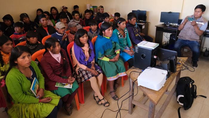 Kinder werden über ihre Rechte aufgeklärt (Foto: Kindernothilfe) Kinder werden über ihre Rechte aufgeklärt (Foto: Kindernothilfe)