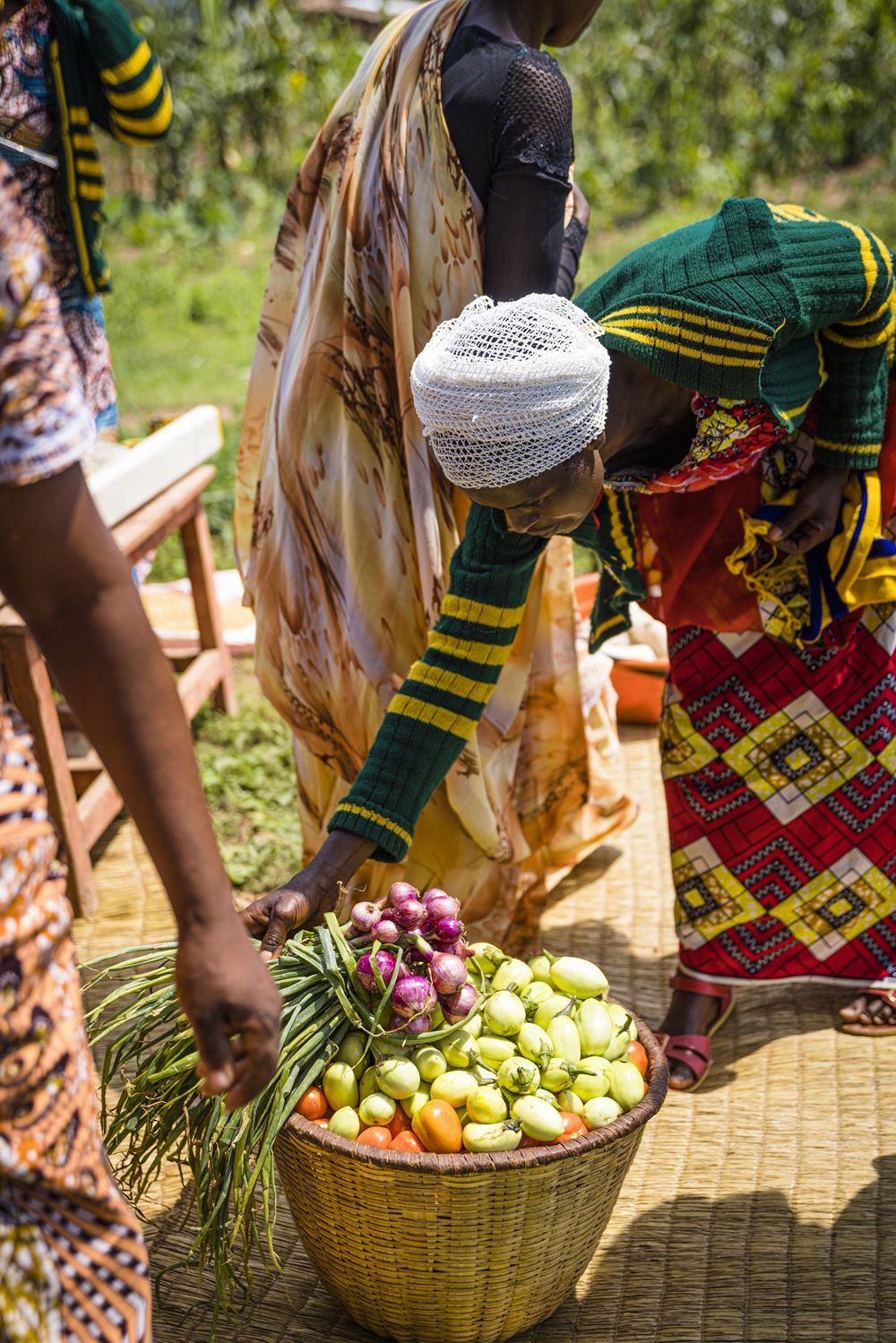 Jede Familie wird geschult, hinter ihrem Haus einen kleinen Küchengarten für den Eigenbedarf anzulegen (Foto: Martin Bondzio) Jede Familie wird geschult, hinter ihrem Haus einen kleinen Küchengarten für den Eigenbedarf anzulegen (Foto: Martin Bondzio)
