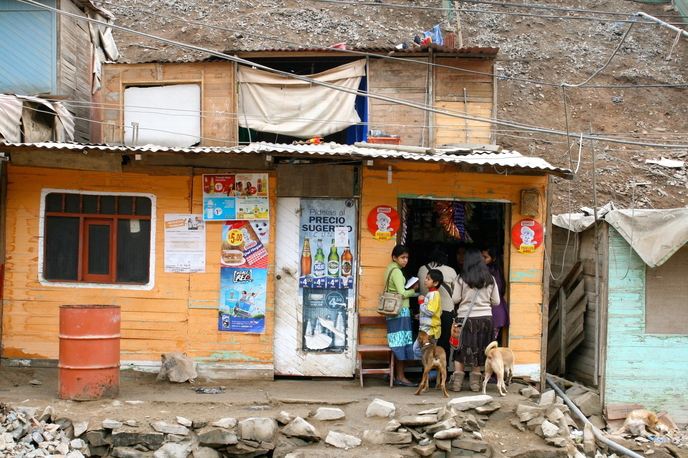 Kleiner Laden in einem Armenviertel in Lima, Peru. (Foto: Jürgen Schübelin)