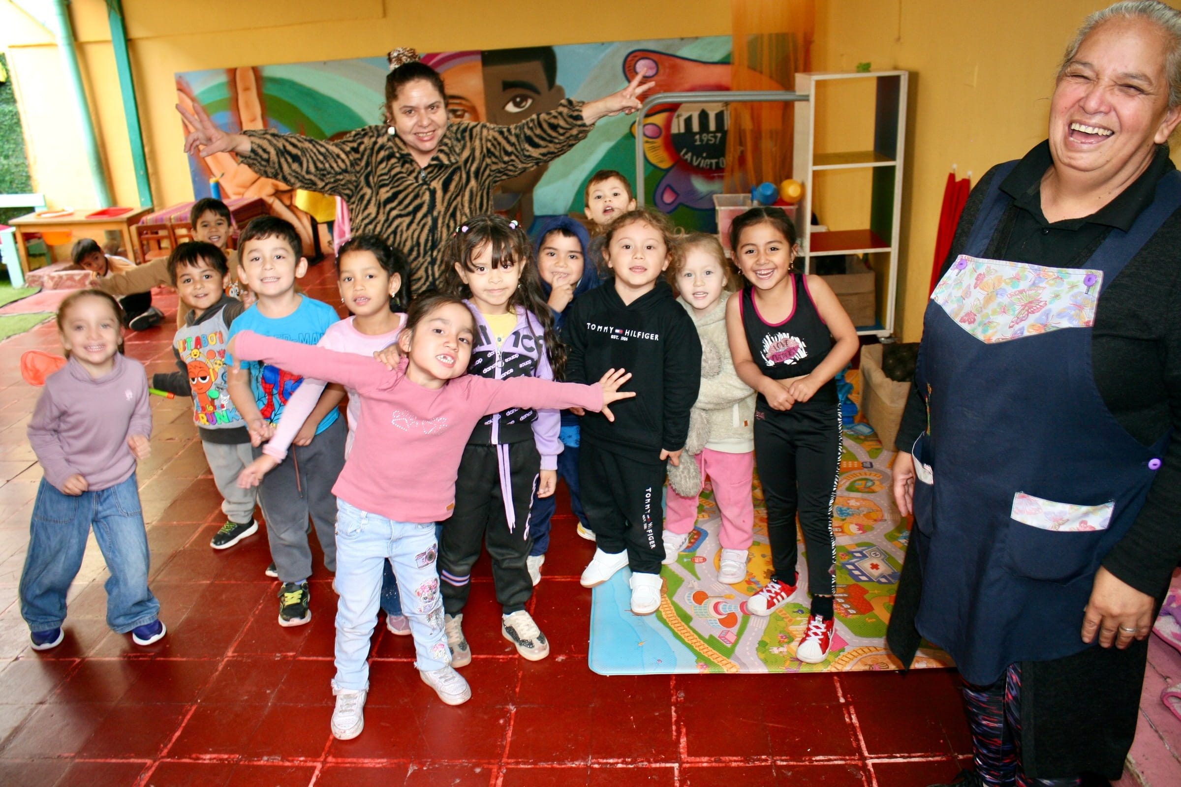 Lachende Kinder in einer Kindertagesstätte in Chile. (Foto: Jürgen Schübelin)