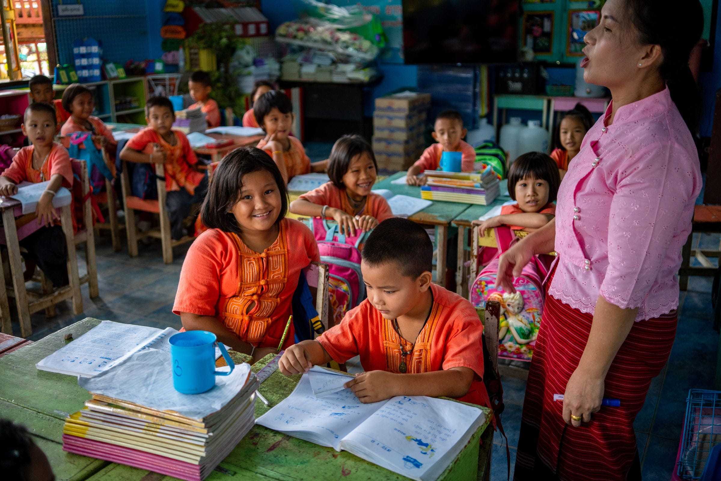 Kinder im Klassenraum während des Unterrichts (Quelle: Jakob Studnar)