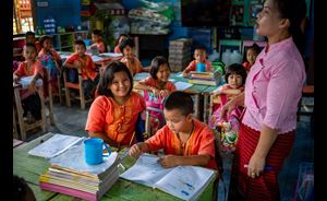 Kinder im Klassenraum während des Unterrichts (Quelle: Jakob Studnar) Kinder im Klassenraum während des Unterrichts (Quelle: Jakob Studnar)