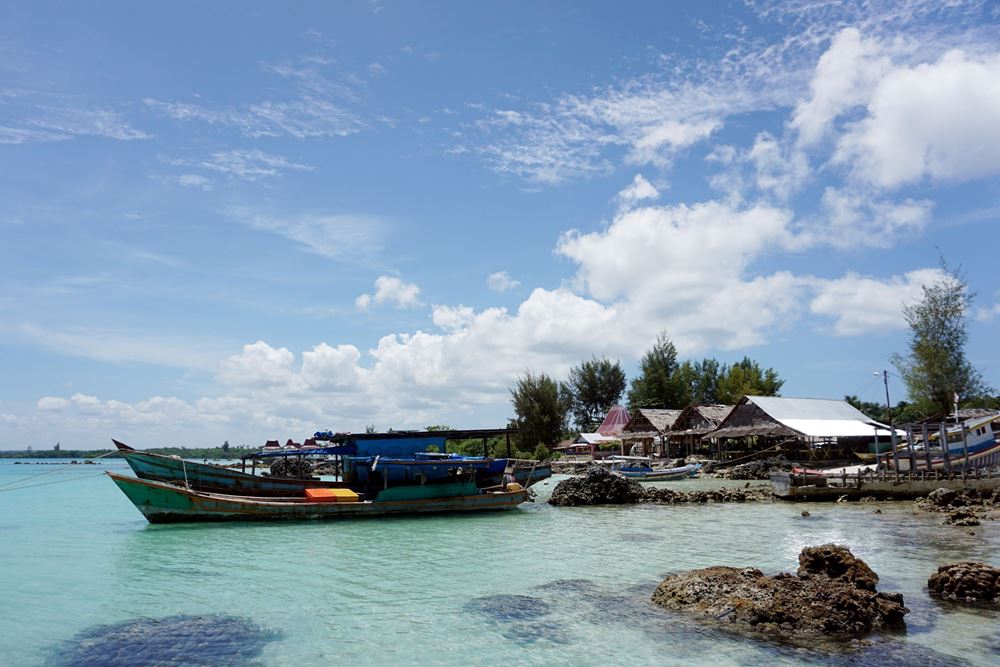 Strandszenerie in Indonesien (Quelle: Chrisitiane Dase) Strandszenerie in Indonesien (Quelle: Chrisitiane Dase)