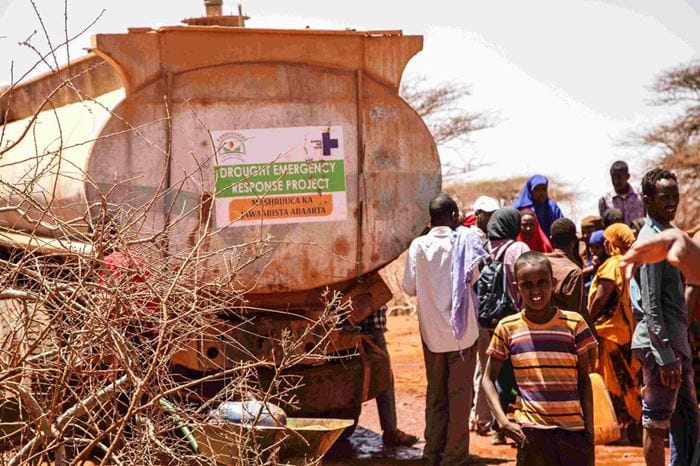 Somalia: Ein Tankwagen, finanziert von der Kindernothilfe, bringt Wasser (Quelle: Angelika Böhling) Somalia: Ein Tankwagen, finanziert von der Kindernothilfe, bringt Wasser (Quelle: Angelika Böhling)